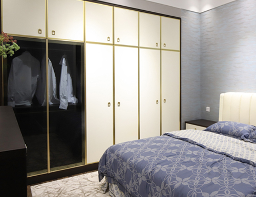  什么是轉(zhuǎn)角衣柜？轉(zhuǎn)角衣柜好不好？