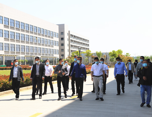  歡迎長(zhǎng)豐縣委副書記、縣長(zhǎng)李孝鴻一行蒞臨易高家居參觀指導(dǎo)