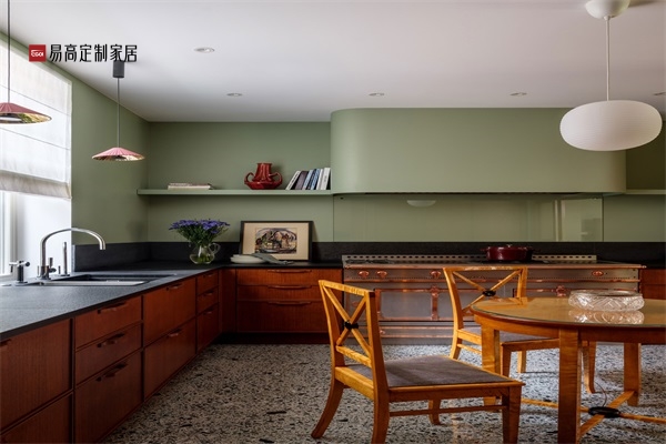 定制櫥柜和成品櫥柜哪個更有優(yōu)勢？