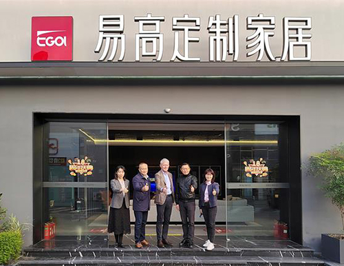 歡迎奧地利愛格市場總監(jiān)Georg Prager、愛格中國總經(jīng)理陳艷敏、上海惟嘉經(jīng)貿(mào)有限公司董事長吳敏一行蒞臨易高家居參觀考察！
